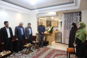 حضور تقی پور و خضریان در منزل شهید مرادحسین چهارمحالی از شهدای حادثه تروریستی مجلس