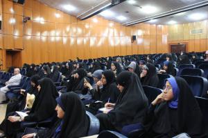 علی خضریان در جمع دانشجویان دختر دانشگاه علم و صنعت