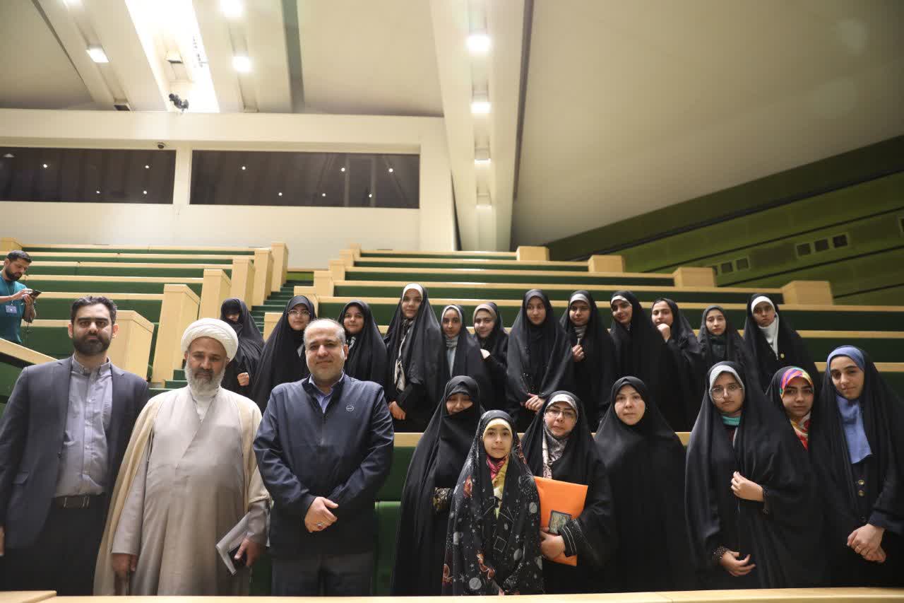 گزارش تصویری| دیدار با دانش‌آموزان دبیرستان دخترانه دولتی رضویه مشهد