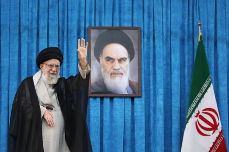 لبیک یا خامنه‌ای