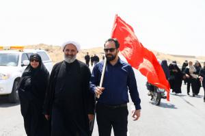 گزارش تصویری| حضور اعضای کمیسیون اصل ۹۰ و فراکسیون قرآن و زیارت مجلس در مسیر پیاده‌روی زائران حرم رضوی