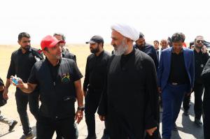 گزارش تصویری| حضور اعضای کمیسیون اصل ۹۰ و فراکسیون قرآن و زیارت مجلس در مسیر پیاده‌روی زائران حرم رضوی