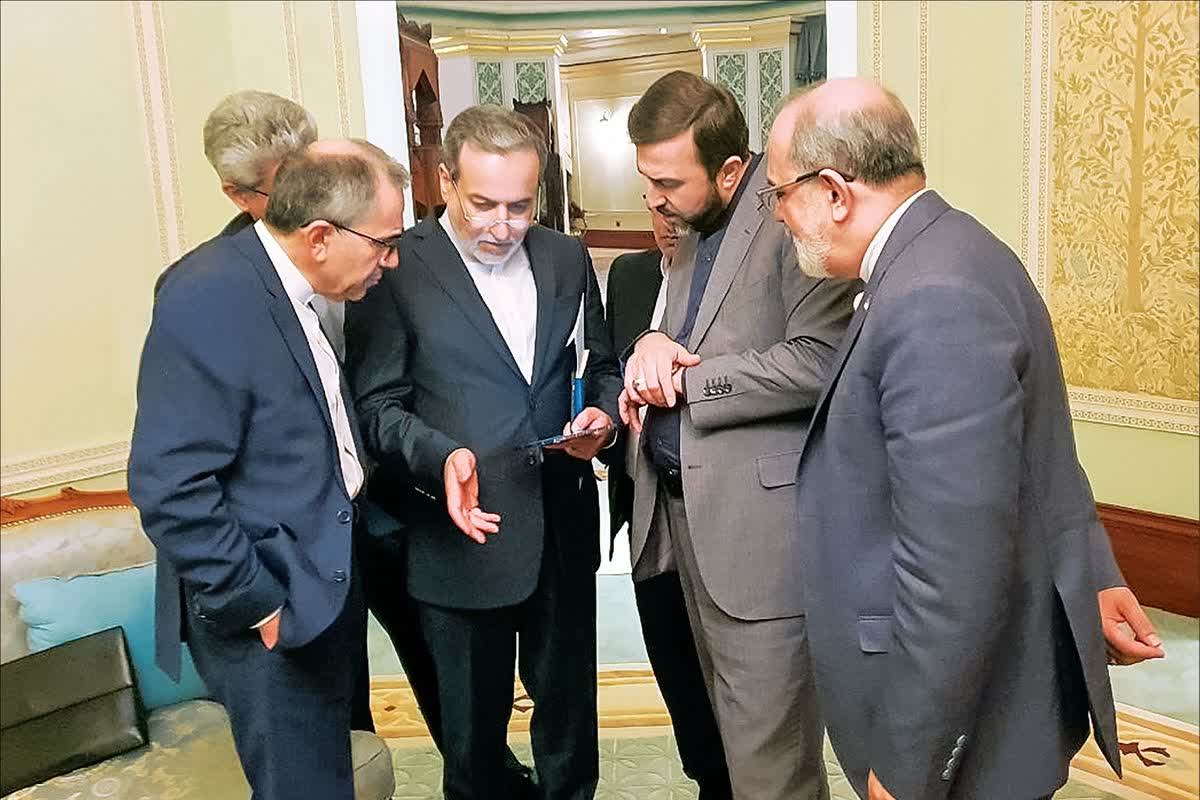 تناقض دیپلمات‌ها