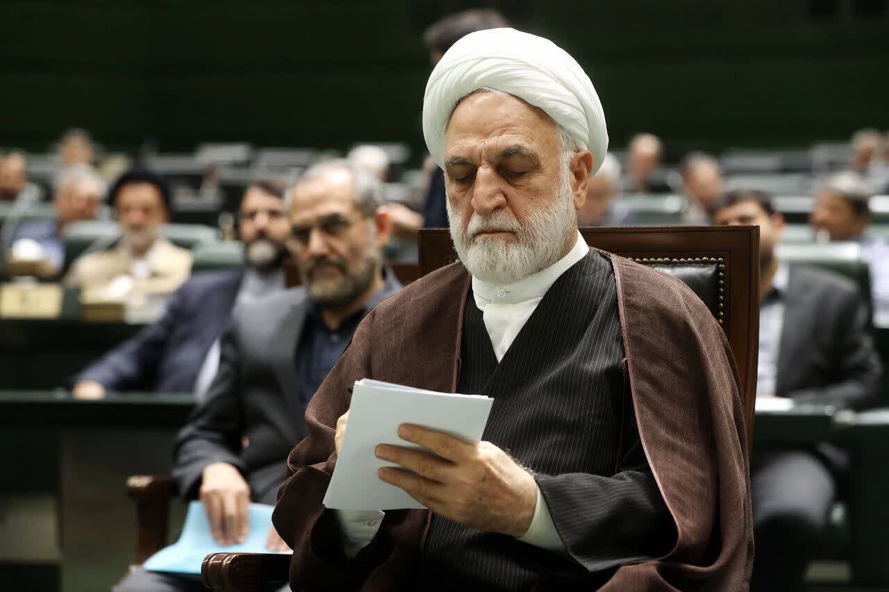  مبارزه با فساد و شبکه‌های ارتباطی خاص را پیگیری کنید/ درخواست برای برخورد با دو پرونده مفسد دانه‌درشت