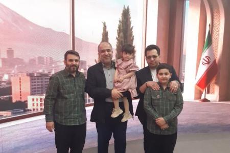 دختری که رنگ صورتی را جنگی کرد