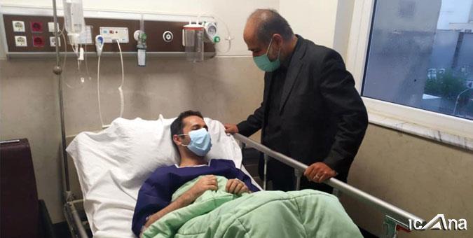 عیادت از خبرنگار مضروب خانه ملت